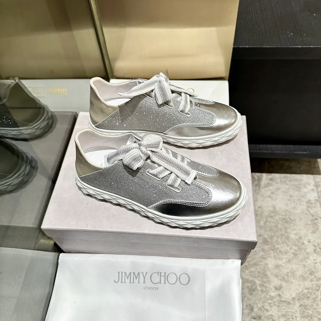 👟👟Ex-factory price 640👟👟 The new JIMMY CHOO, exclusively for sale, original large-soled casual white shoes, designed with the latest technology, strong three-dimensional effect👍The integration of multiple technologies, subverting fashion, super stylish! The combination is super beautiful. The original version is 1:1, versatile and trendy, both salty and sweet! New layout Size: 35-40